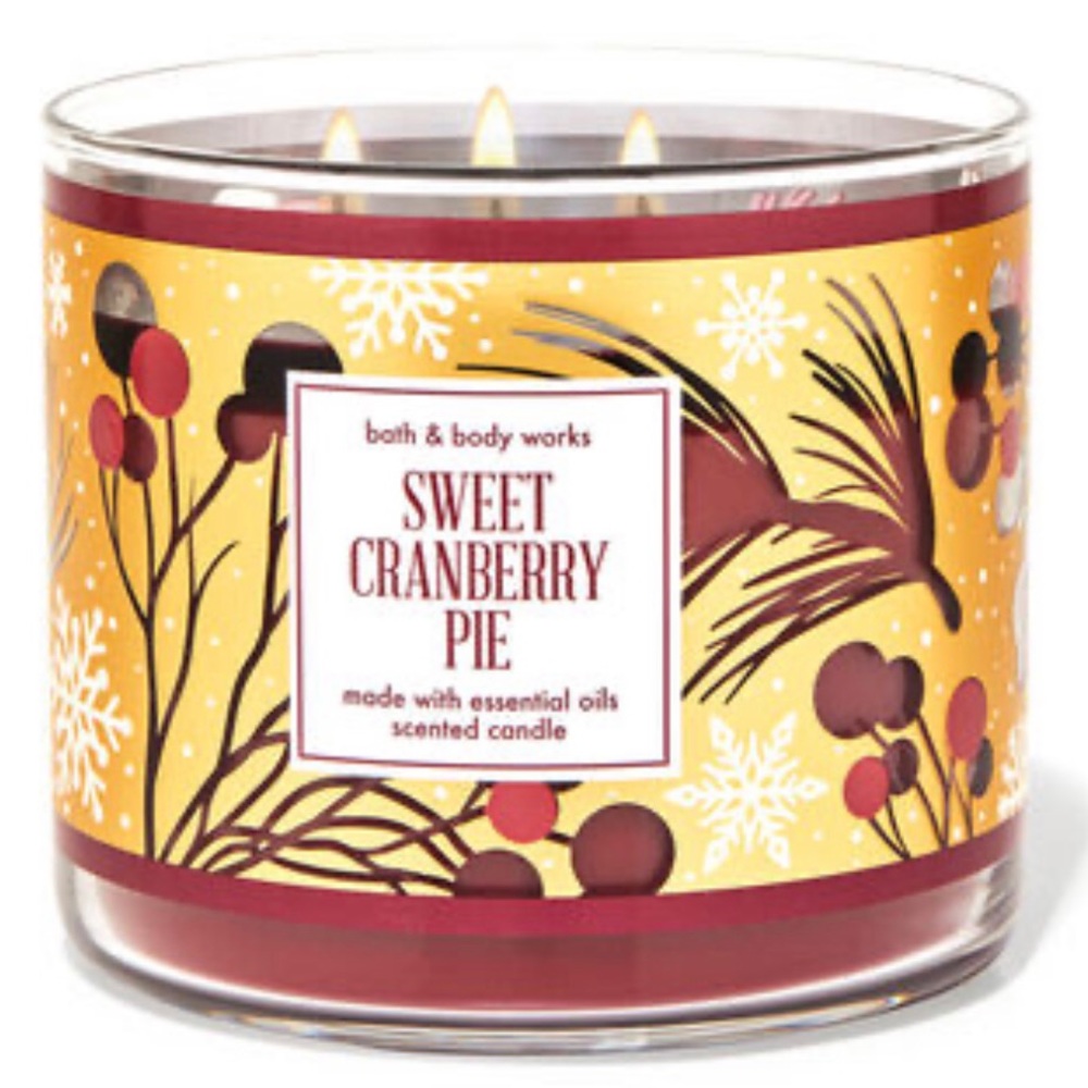 4 NEW CANDLES BATH AND BODY WORKS (PRICE FOR ALL 4